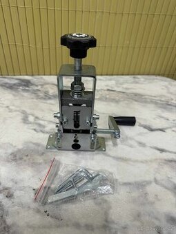 (534) Ruční páková řezačka hadic a kabelů