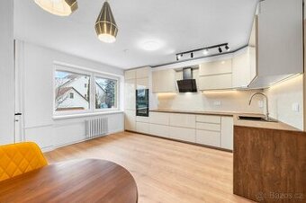 Pronájem luxusního domu 5+kk, s balkónem a zahradou