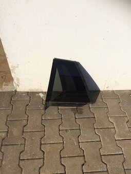 Mercedes E W213 zadní  levé okno trojuhelník