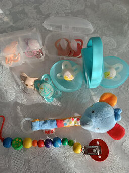 sada dudlík MAM , sterilizační krabičky, klipy na dudlík