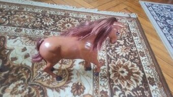 Kůň pro panenky barbie
