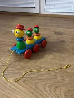 Červíci tahači dřevěné autíčko