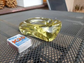 Popelnik z hutního skla