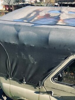 Plachta UAZ 469 černá v dobrém stavu