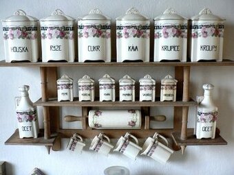 Kořenky růže s poličkou