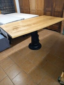 Nový dubový stůl