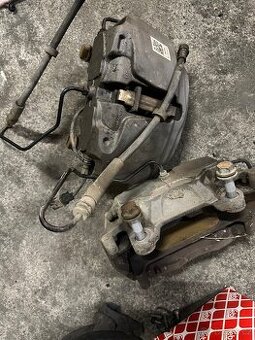 Přední 4 pistkove brzdy Audi a4 b9
