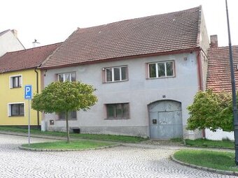 BĚLČICE, nám. J. Kučery - původní dům