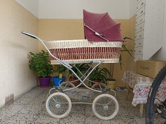Prodám retro houpací kočárek