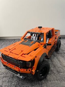 LEGO Ford F-150 Raptor 42126 - 1
