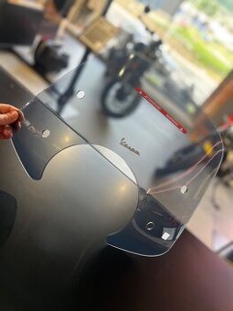 Sportovní tónované čelní sklo pro Vespa GTS 2019-2021