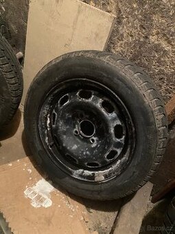 Kola se zimními pneu 175/65 14” z Peugeot 206