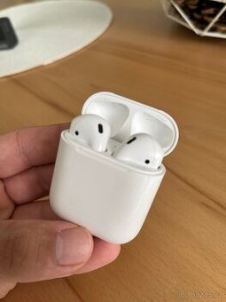 Apple AirPods 2 generace