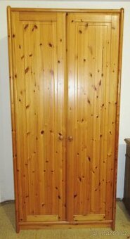 borovicová šatní skříň dvoudveřová - celomasiv - 1