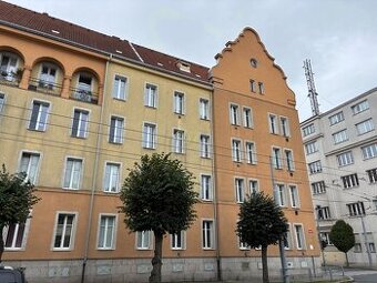 Plzeň – prodej cihlového bytu 3+kk s prostornou šatnou, komo