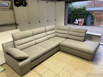 ROHOVÁ SEDAČKA, textil, světle šedá