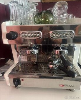 Kompaktní dvoupákový kávovar