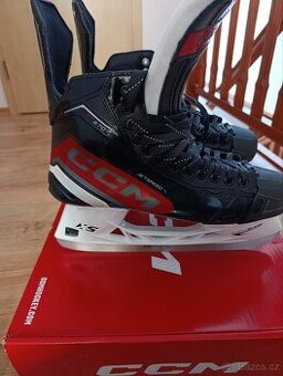 Prodám hokejové brusle CCM vel.11.