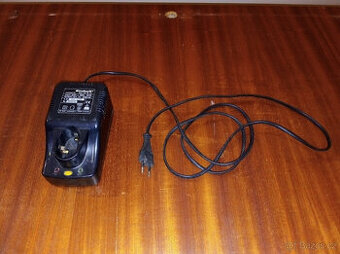 nabíječ baterií Einhell  LG 18-1H