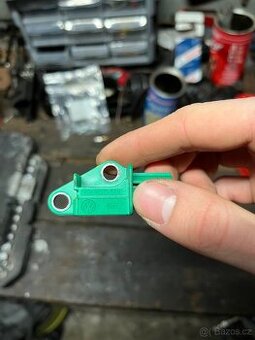 Senzor příčného zrychlení