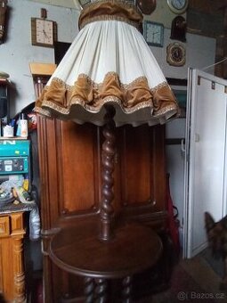 Stolní lampa se stolkem