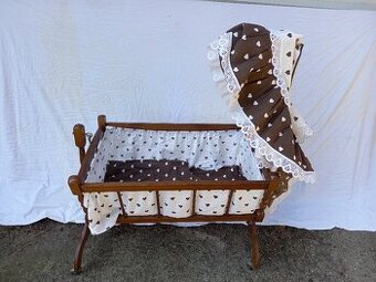 Kolíbka na miminko nebo panenku