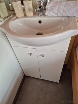 2 ks - Umyvadlo se skříňkou 560 x 425 cm + baterie + sifon