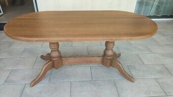 Masivní oválný bukový jídelní stůl
