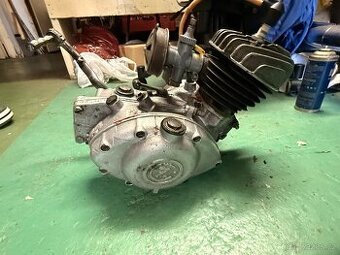 motor čz 98 třirychlostni