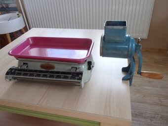 RETRO KUCHYŇSKÁ VÁHA 5,5kg a MLÝNEK NA STROUHANKU