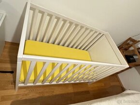 Dětská postýlka Ikea a Träumeland matrace