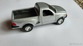 Ford F-150 - Maisto