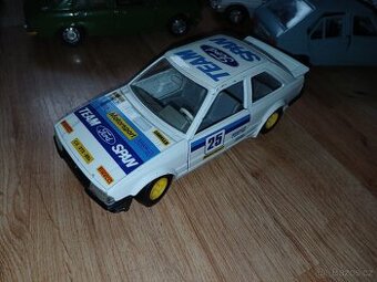 Ford esccort 1:24 bburago - 1