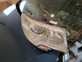 Prodám pravý bi-xenon na škoda Superb 2