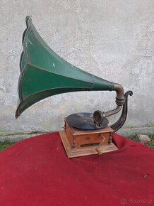 Star.gramofon s troubou...