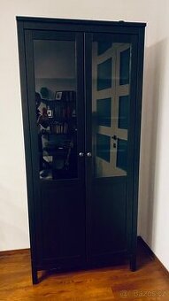 Ikea prosklena vitrina