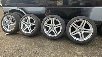 245/45R18