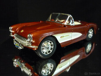 Chevrolet Corvette 1957 skořicový Bburago 1/18