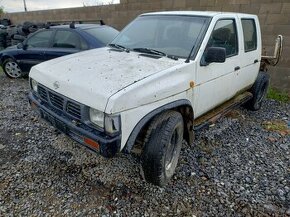 Nissan Navara 2,5D 59kW 1996 4x4 JEZDI, DILY nebo cely