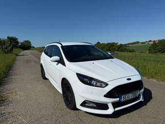 Ford Focus ST 2.0 TDCi 136 kW RECARO | Bi-Xenon | Kamera |