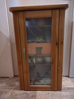 Dřevěná závěsná skříňka do koupelny, skříň