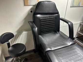 Kosmetické křeslo a židlička na kolečkách
