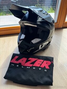 Helma na motorku Lazer