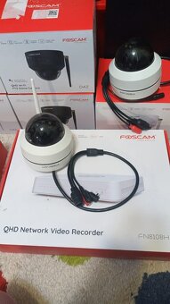 Otočné 4ks PTZ kamery 4x optický zoom Foscam + NVR(4TB)