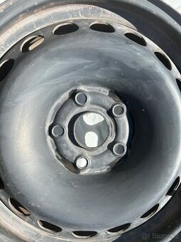 4x plechové disky 6.5Jx16 ET44 + 2x letní pneu 205/60 R16 (V