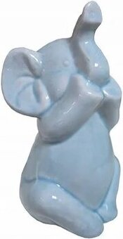 různé porcelánové sošky, sloníky, bílá keramika, sklo, a růž