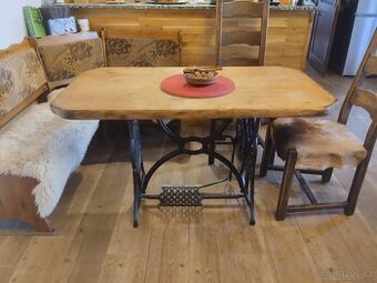 Jídelní stůl pro 4 osoby - MASIVNÍ DŘEVO- BŘÍZA