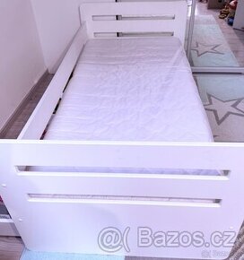 Bílá dětská postel