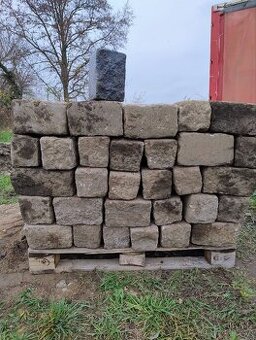 Žulové kostky kočičí hlavy 25x15x15