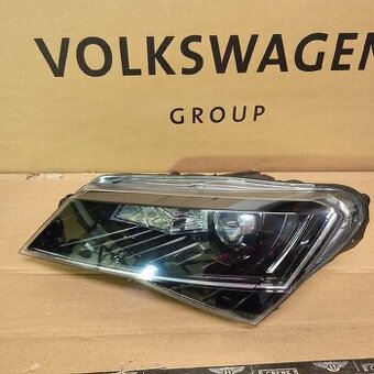 Škoda Superb 3  světlo , kapota